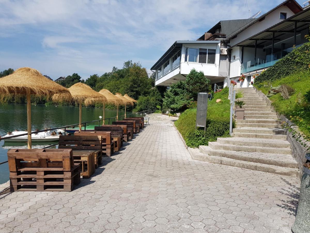 Bed and Breakfast Gostisce Jezero Медводе Экстерьер фото